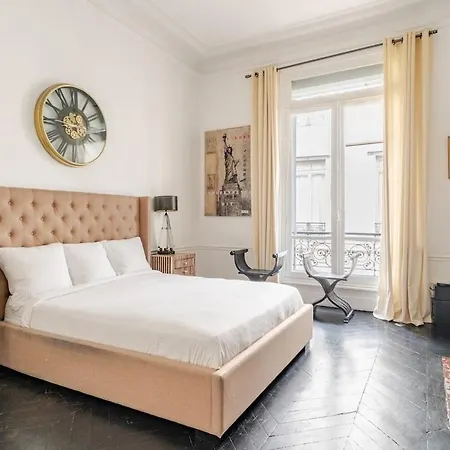 Champs-élysées Luxe Palace *